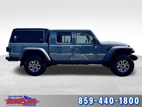 Used 2025 Jeep Gladiator Mojave w/ Convenience Group AWD/4WD image 9