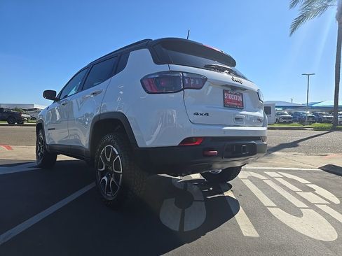 New 2026 Jeep Compass Trailhawk w/ Trailer Tow Group image 17