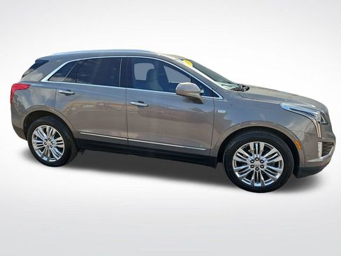 Used 2018 Cadillac XT5 Premium Luxury w/ Driver Assist Package FWD image 6