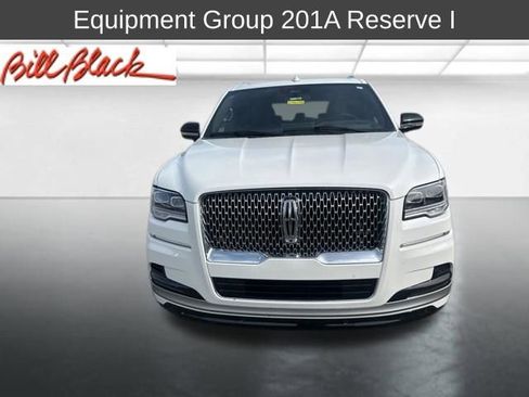 Used 2024 Lincoln Navigator Reserve image 3