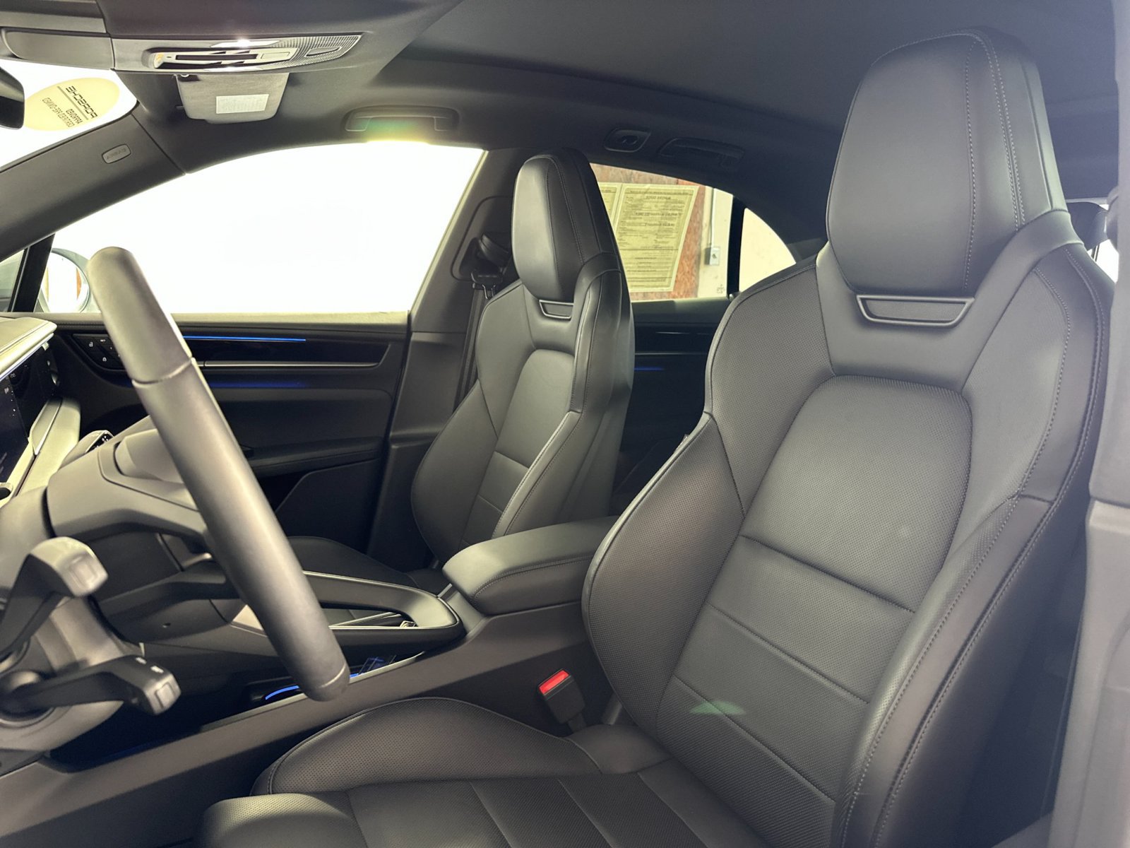 Certified 2025 Porsche Macan Electric RWD image 5