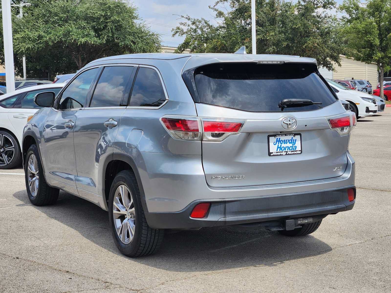 Used 2014 Toyota Highlander XLE FWD image 5