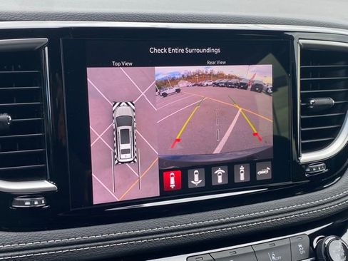 New 2026 Chrysler Pacifica Select image 3