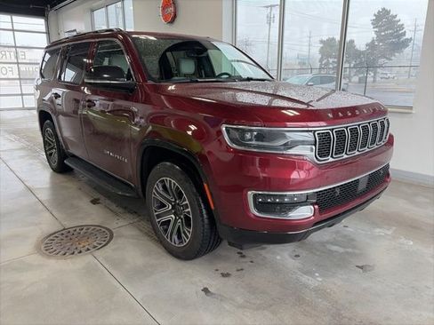 Certified 2025 Jeep Wagoneer 4WD w/ Premium Group I image 3