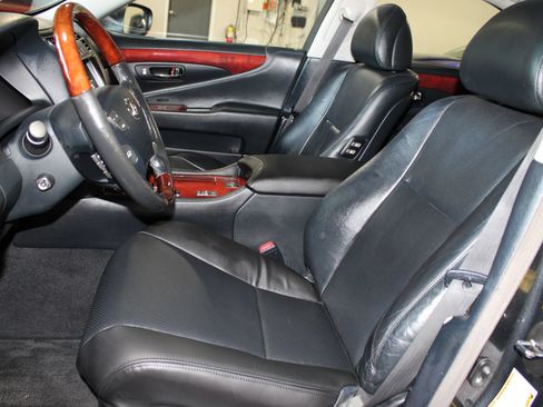 Used 2007 Lexus LS 460 RWD image 26