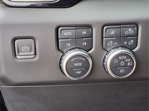 Used 2024 GMC Sierra 1500 AT4 w/ Technology Package AWD/4WD image 26