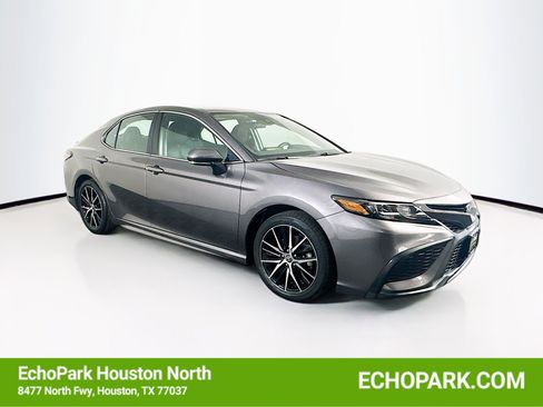 Used 2023 Toyota Camry SE image 1