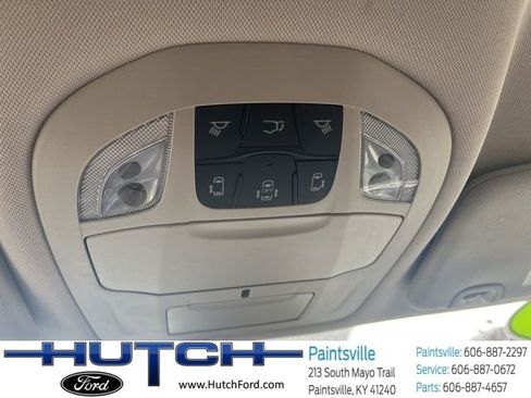 Used 2024 Chrysler Pacifica Touring-L FWD image 31