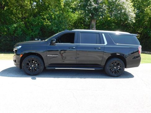 Certified 2021 Chevrolet Suburban LT w/ LT Signature Package AWD/4WD image 9
