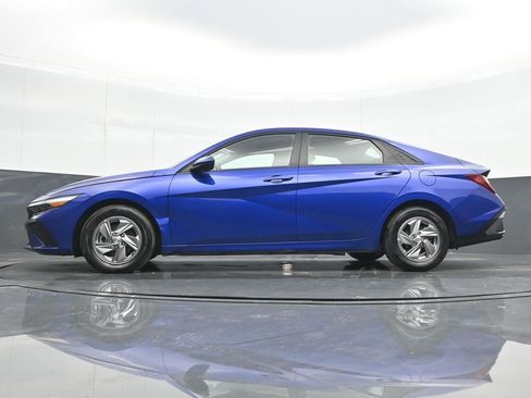 Used 2025 Hyundai Elantra SE image 17