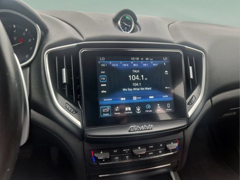 Used 2018 Maserati Ghibli RWD image 12