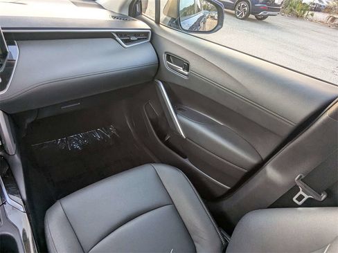 Used 2023 Toyota Corolla Cross XLE image 16