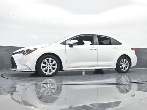 Used 2022 Toyota Corolla LE image 52