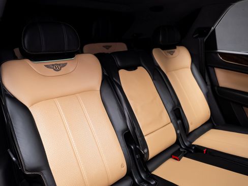 Used 2018 Bentley Bentayga AWD/4WD image 63