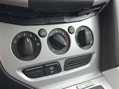 Used 2014 Ford Focus SE w/ Equipment Group 201A image 15