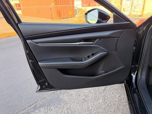 Used 2021 MAZDA MAZDA3 s FWD image 23