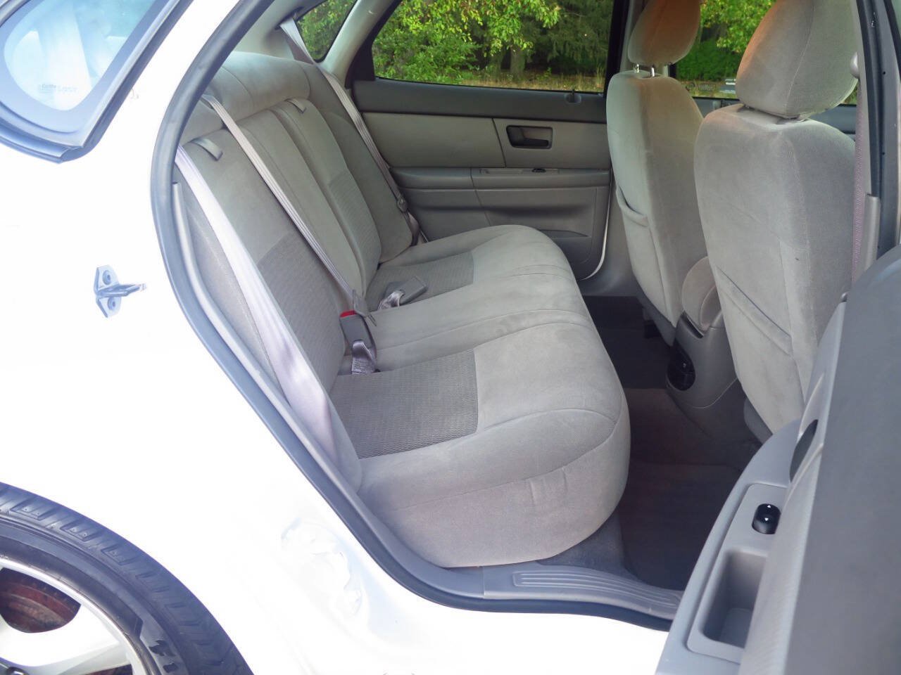 Used 2003 Ford Taurus SES FWD image 13