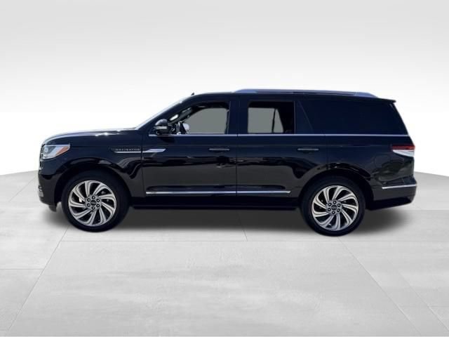 Used 2022 Lincoln Navigator Reserve AWD/4WD image 3