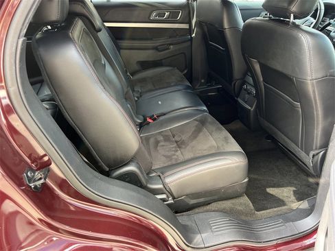 Used 2018 Ford Explorer XLT w/ Equipment Group 202A image 13