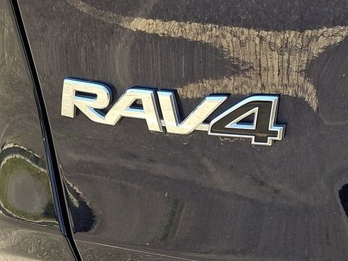 Used 2025 Toyota RAV4 XLE AWD/4WD image 31