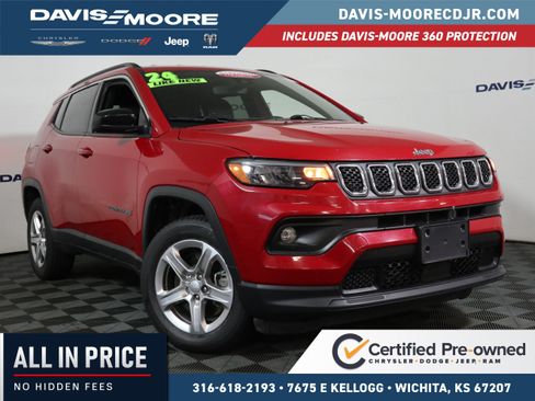 Used 2024 Jeep Compass Latitude AWD/4WD image 1