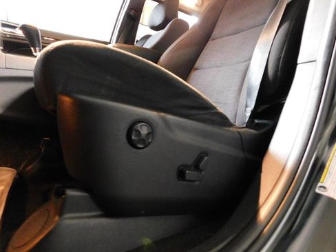 Used 2012 Jeep Grand Cherokee Laredo w/ Laredo E Group image 11