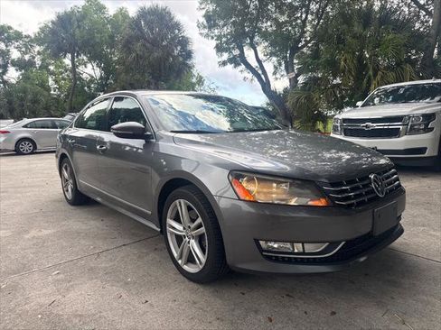 Used 2012 Volkswagen Passat TDI SE FWD image 4