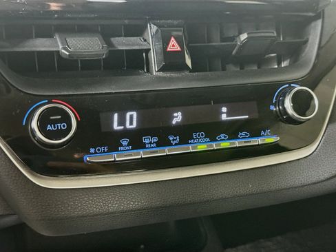 Used 2020 Toyota Corolla LE FWD image 17