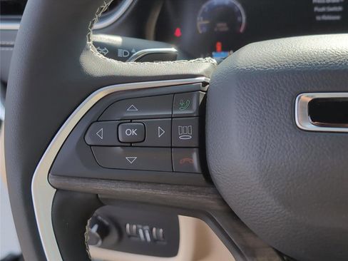 New 2025 Jeep Grand Cherokee Limited w/ Trailer Tow Package image 30