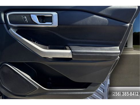 Used 2021 Ford Explorer XLT image 23