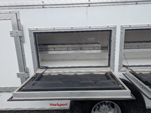 Used 2023 Chevrolet Express 4500 w/ Power Convenience Package image 5