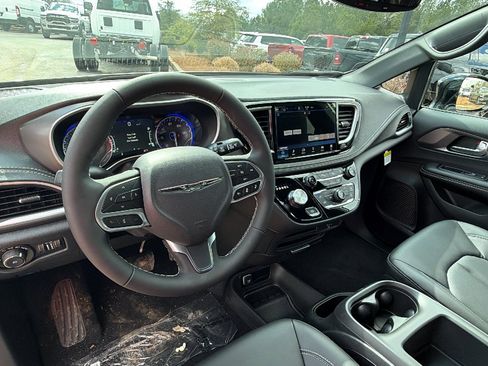 New 2026 Chrysler Pacifica Select image 20