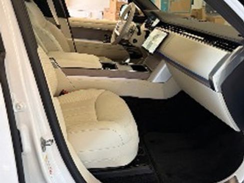 Used 2025 Land Rover Range Rover Long Wheelbase Autobiography AWD/4WD image 9