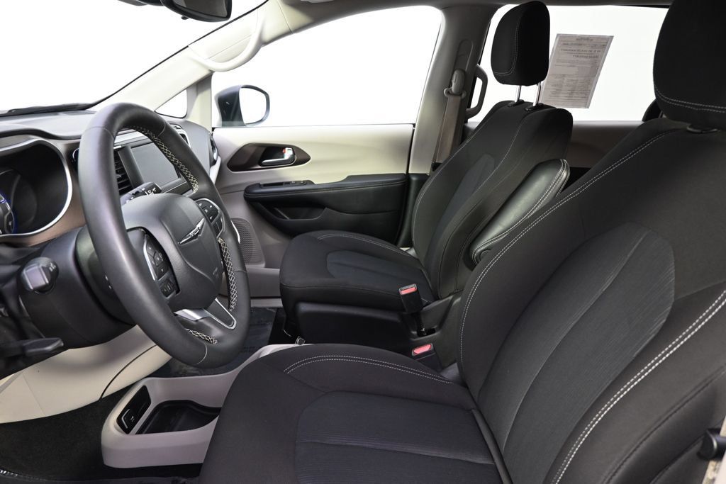 Used 2024 Chrysler Voyager LX FWD image 10