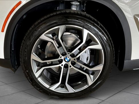 New 2026 BMW X5 xDrive40i w/ Climate Comfort Package image 11