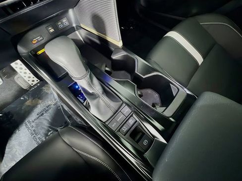 Used 2025 Toyota Camry SE image 24