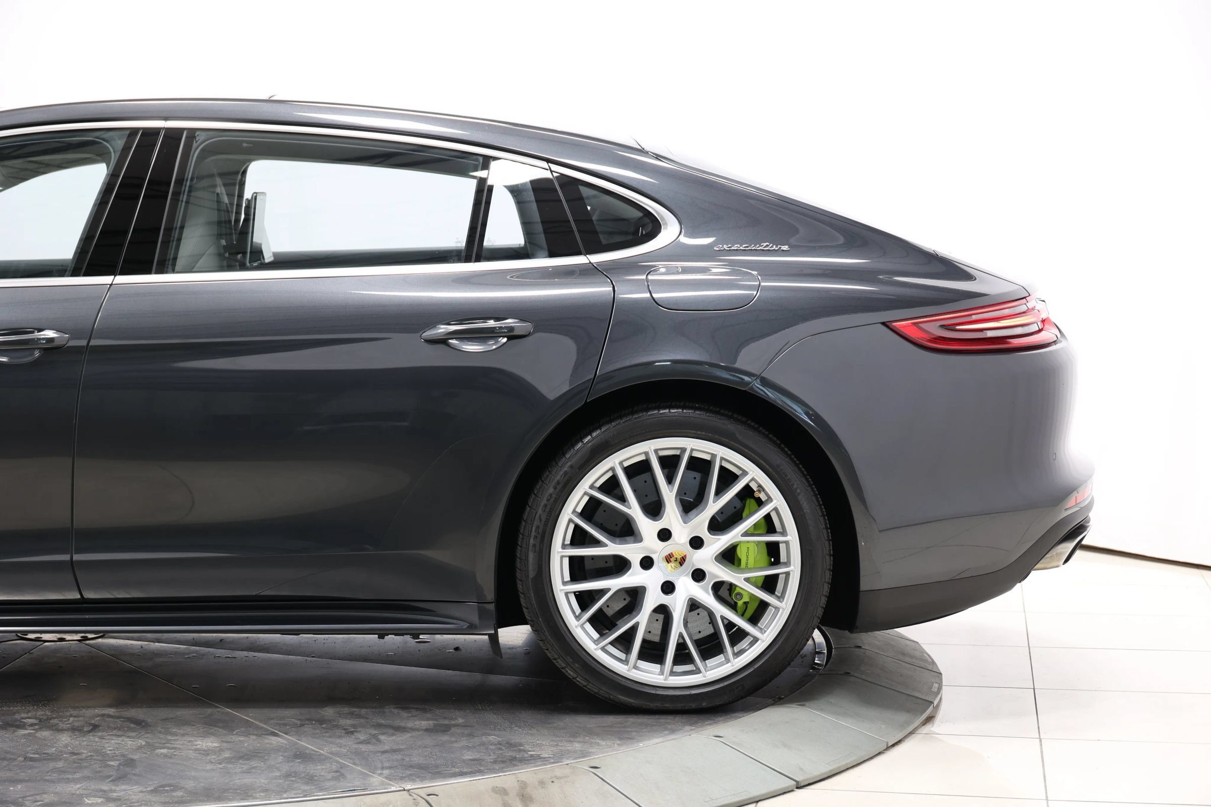 Used 2018 Porsche Panamera Turbo S Executive w/ Assistance Package AWD/4WD image 10