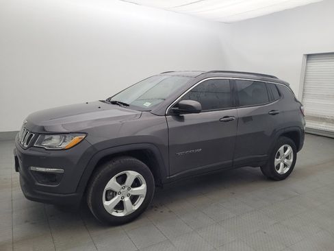 Used 2020 Jeep Compass Latitude w/ Cold Weather Group AWD/4WD image 2