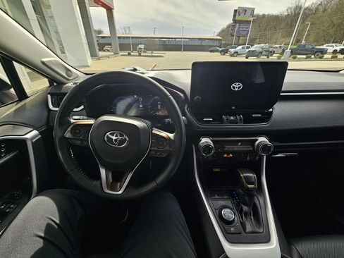 Used 2023 Toyota RAV4 Limited image 17