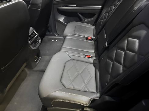 Used 2025 Volkswagen Atlas SE image 15