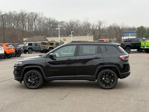 New 2026 Jeep Compass Latitude image 2