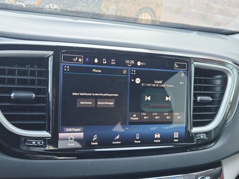 Used 2024 Chrysler Pacifica Touring-L image 26