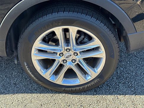 Used 2017 Ford Explorer XLT w/ Equipment Group 202A image 19