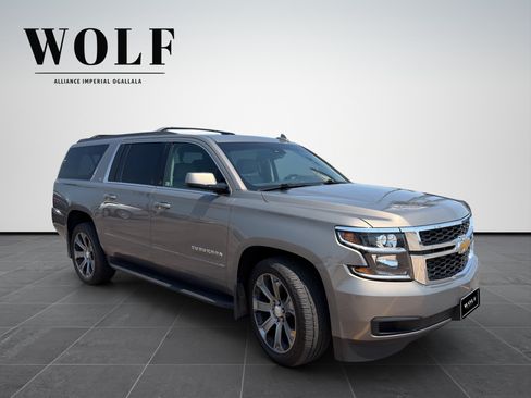 Used 2017 Chevrolet Suburban LT AWD/4WD image 9
