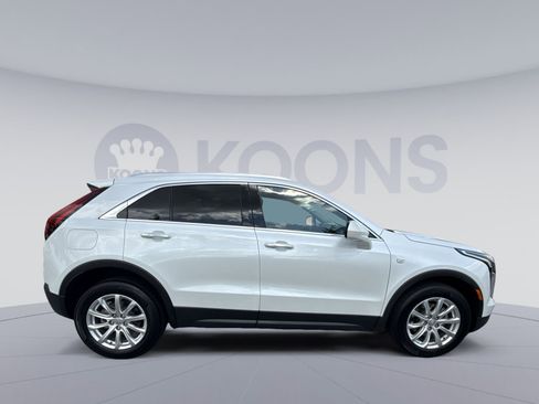 Used 2023 Cadillac XT4 Luxury w/ Cold Weather Package FWD image 8