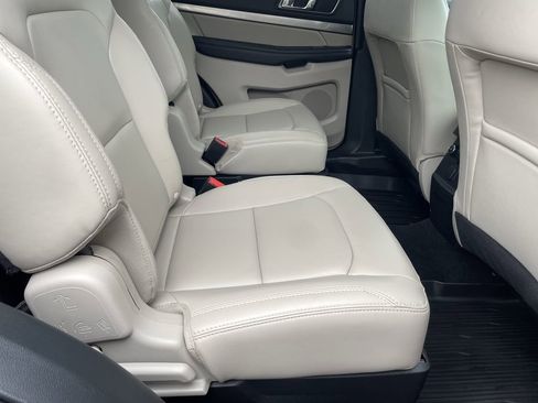 Used 2019 Ford Explorer XLT w/ Equipment Group 202A image 29