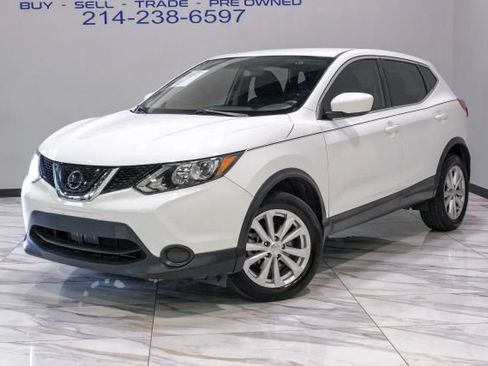 Used 2018 Nissan Rogue Sport S w/ S Appearance Package FWD image 3