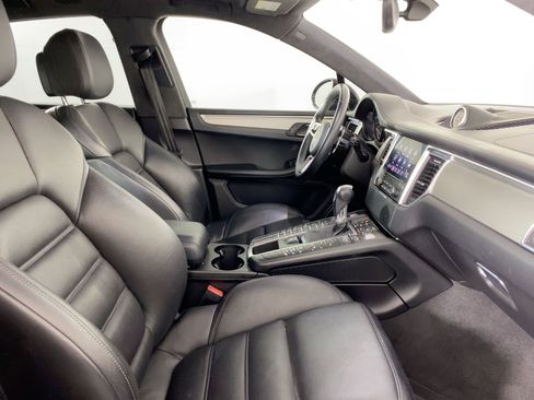 Used 2018 Porsche Macan Turbo w/ Premium Package Plus image 27