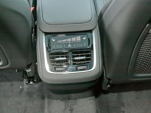 New 2026 Volvo XC90 B6 Ultra w/ Protection Package image 24