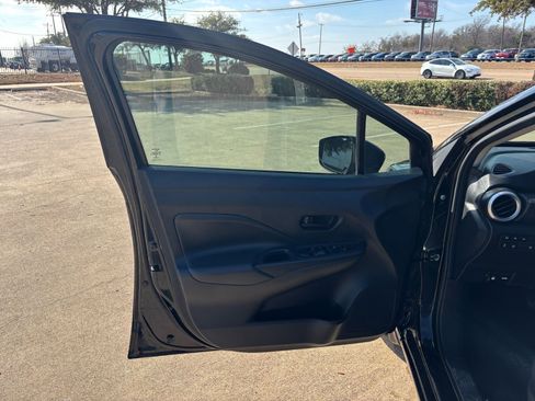 Used 2020 Nissan Versa S image 11